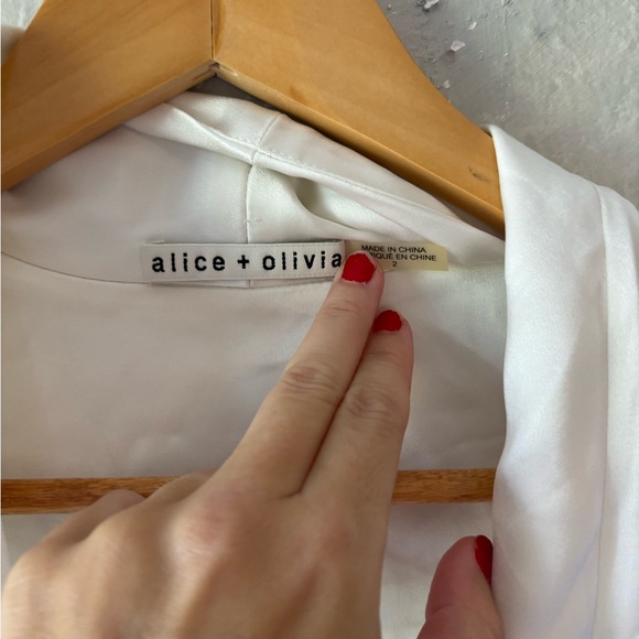 Alice + Olivia White Drape Blouse size 2 - Picture 4 of 7